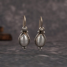 Load image into Gallery viewer, Pearl Drop Earrings