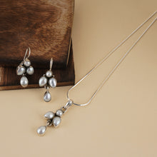 Load image into Gallery viewer, Pearl Pendant Set