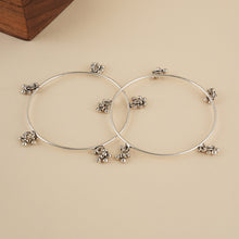Load image into Gallery viewer, Soundless Ghungroo Silver Bangles (Single)