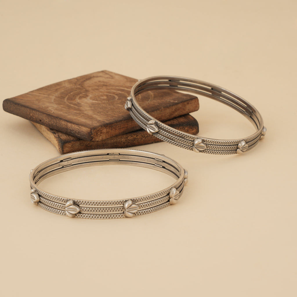 Textured Lotus Layered Bangle (Single)